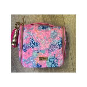 Lilly Pulitzer Hanging Travel Case Splendor in the Sand & Keychain
